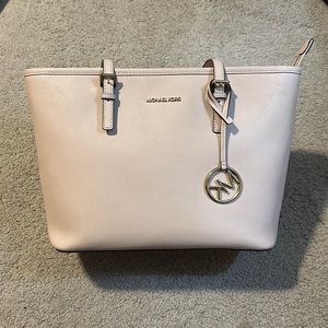 Michael Kors Jet Set Carry All Tote